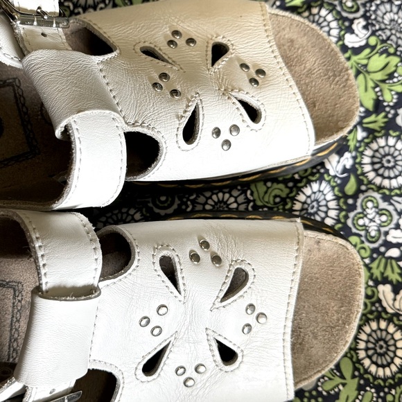 🌸Dr Martens Y2K Sandals vintage🌸 7 US flower cut out design good condition🌸 - Picture 9 of 11